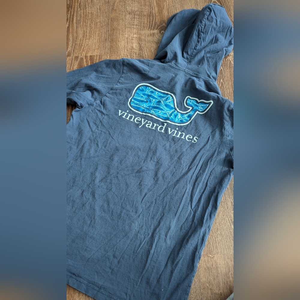 Vineyard vines boys XL long sleeve hooded t shirt blue whale